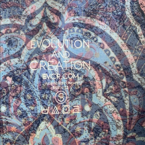 High-waisted Cropped Yoga Leggings with design - Picture 7 of 8